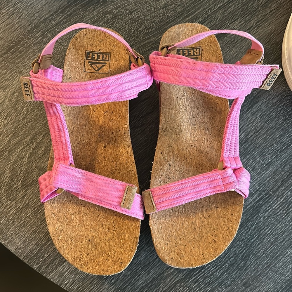 Print Reed sandals size 9